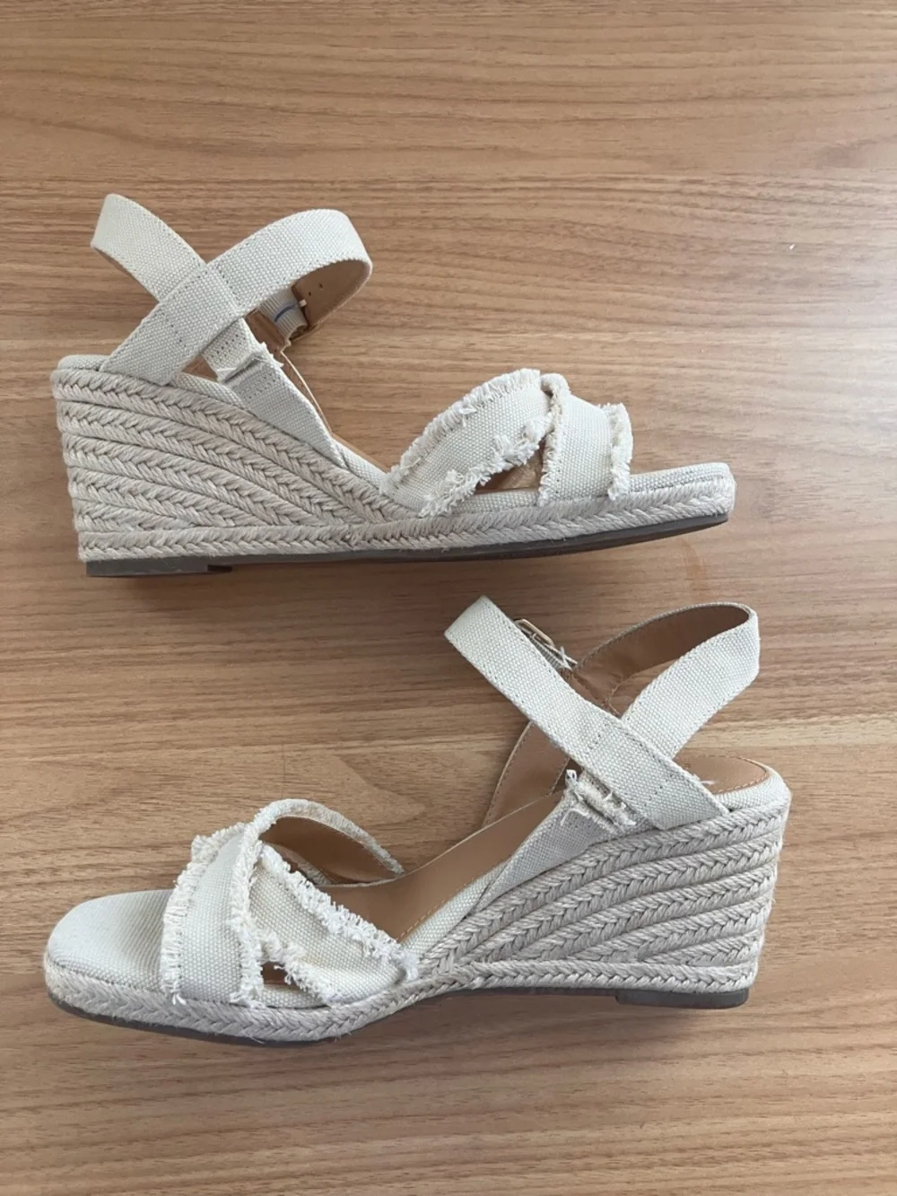 Tommy Bahama light cream